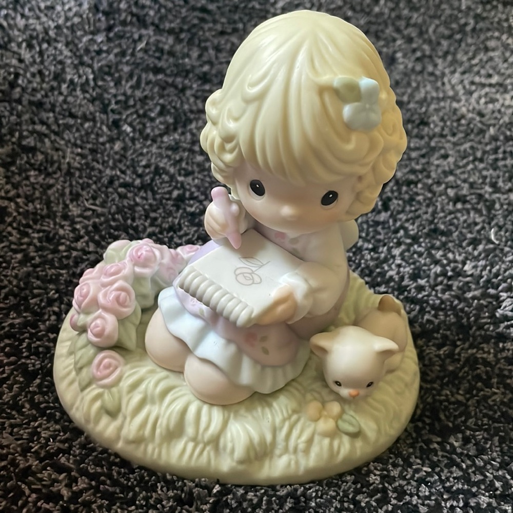 Precious Moments “a picture is worth a thousand words” figurine